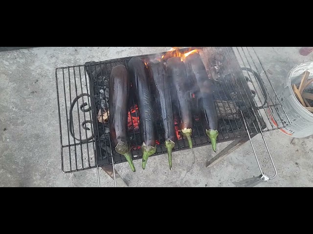 Mangal da patlıcan odun ateşinde ızgara Roasted wood-fired grill eggplant salad közleme közlenmiş